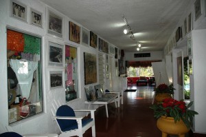 Inside Los Flamingos