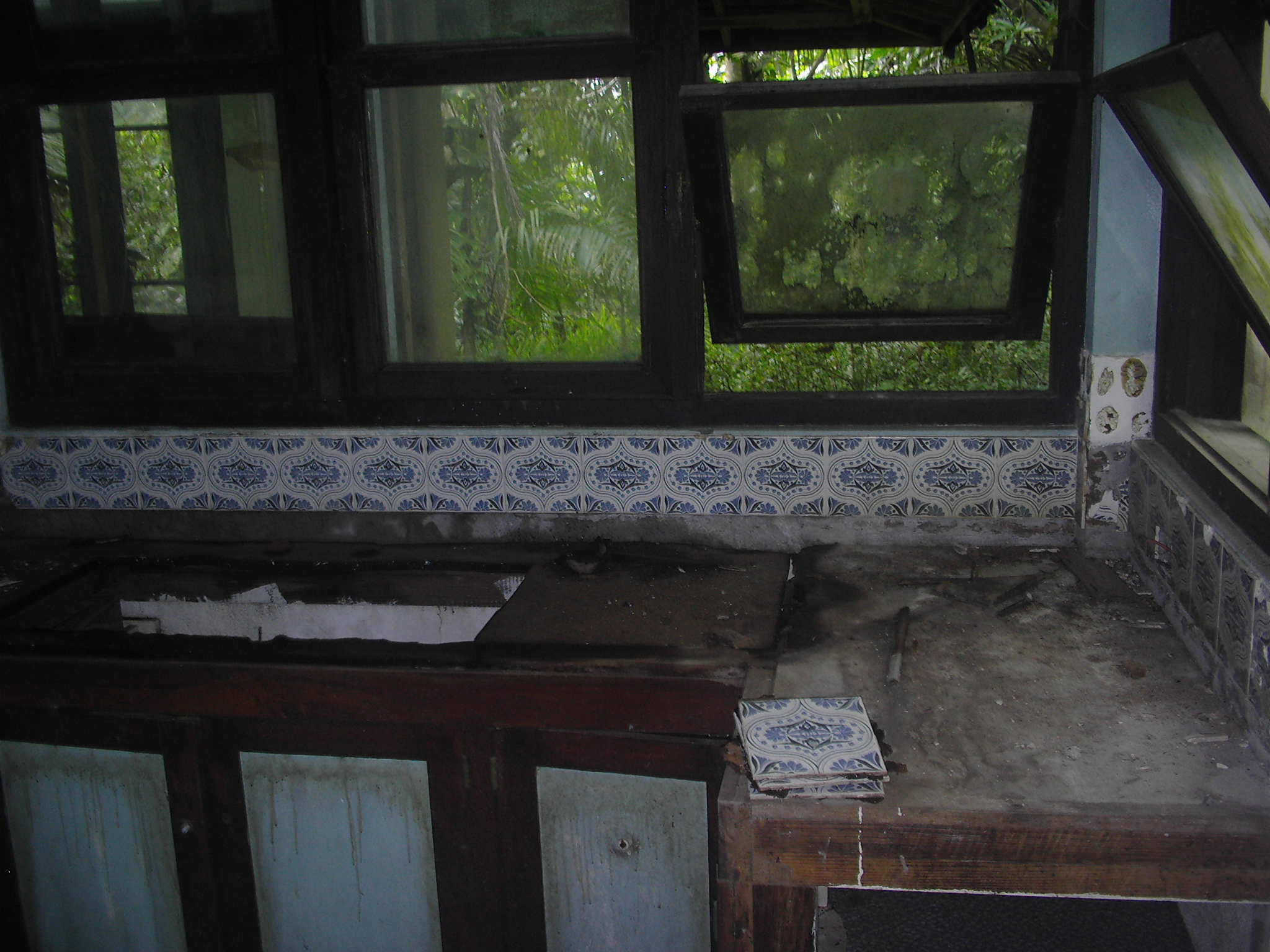 Errol-Home-2009-Kitchen-Navy-Island2.jpg