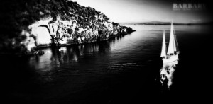 sail-barbary-to-the-maori-rock-carvings-1~2