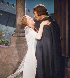 Errolivia Kissing